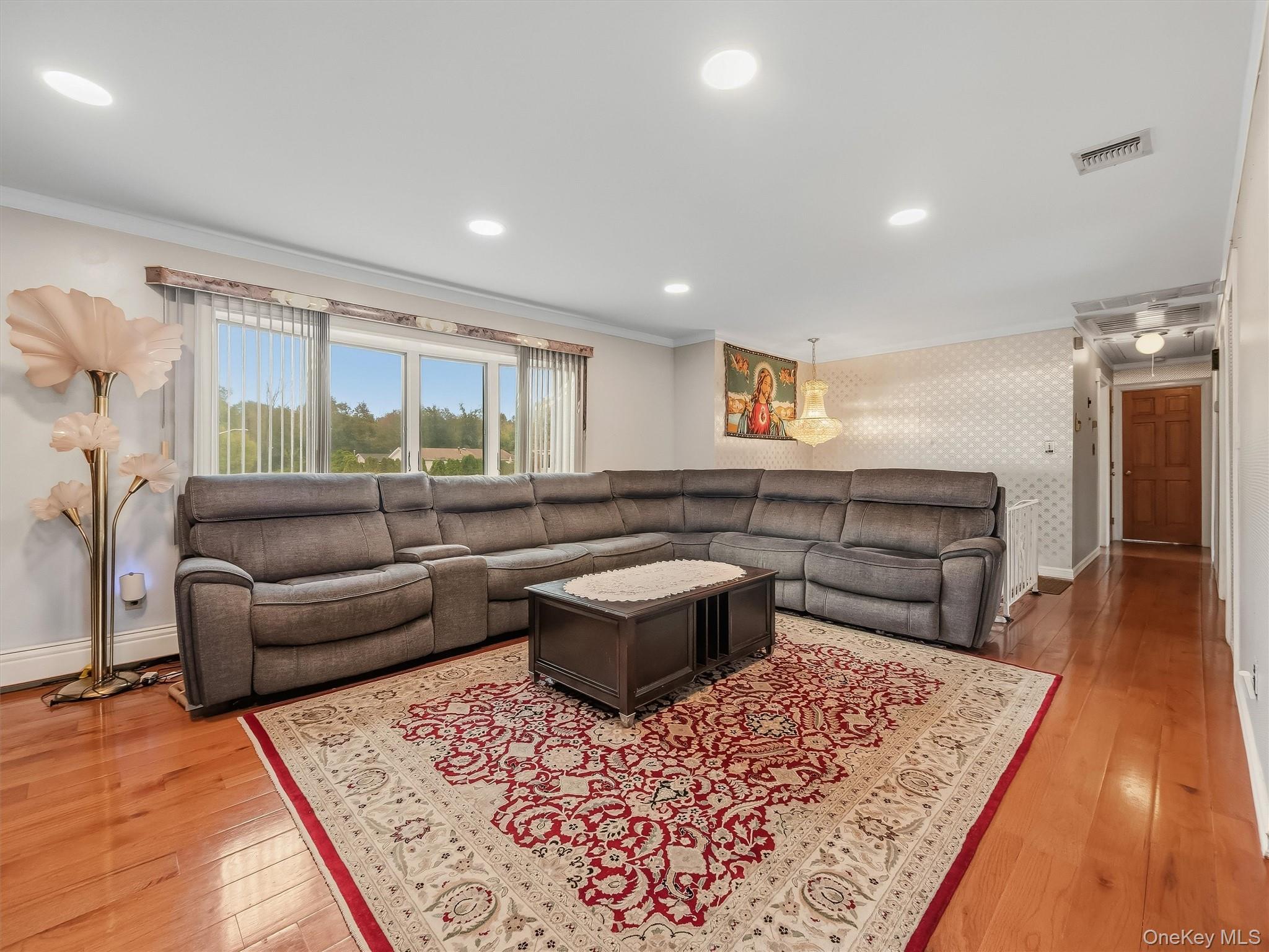 8 Carl Court