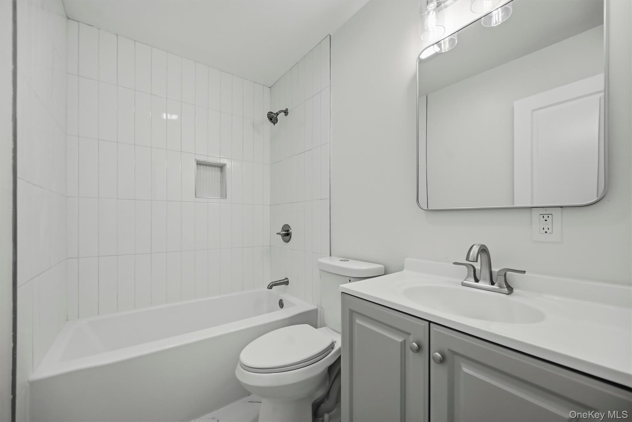 100 Hillside Drive Unit: B10
