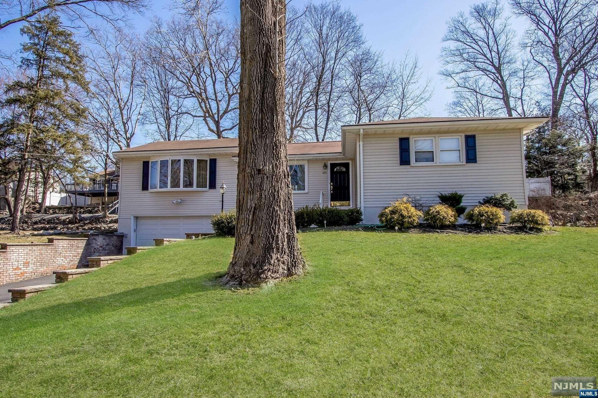 445 Colonial Boulevard