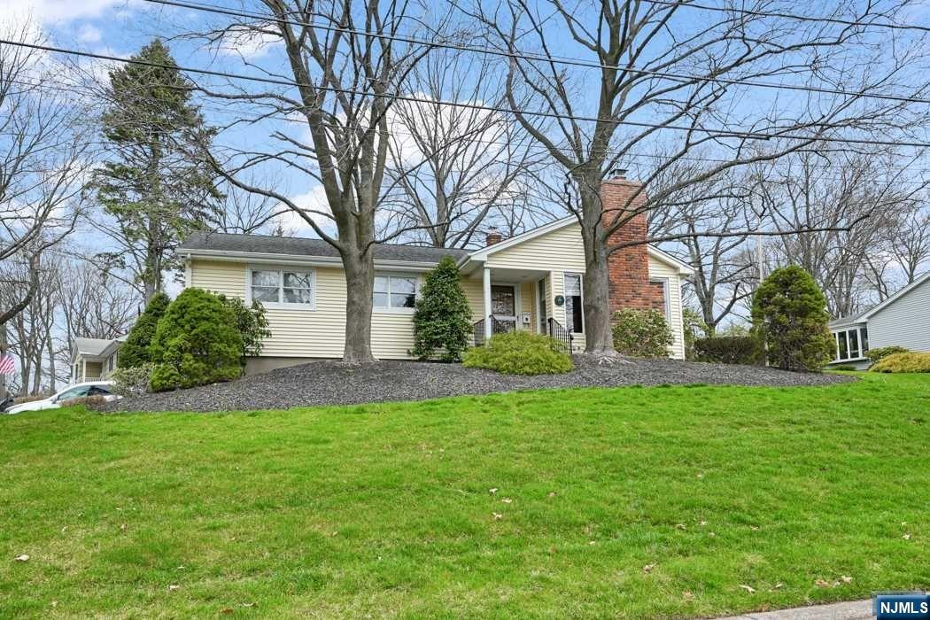 2 Mader Place