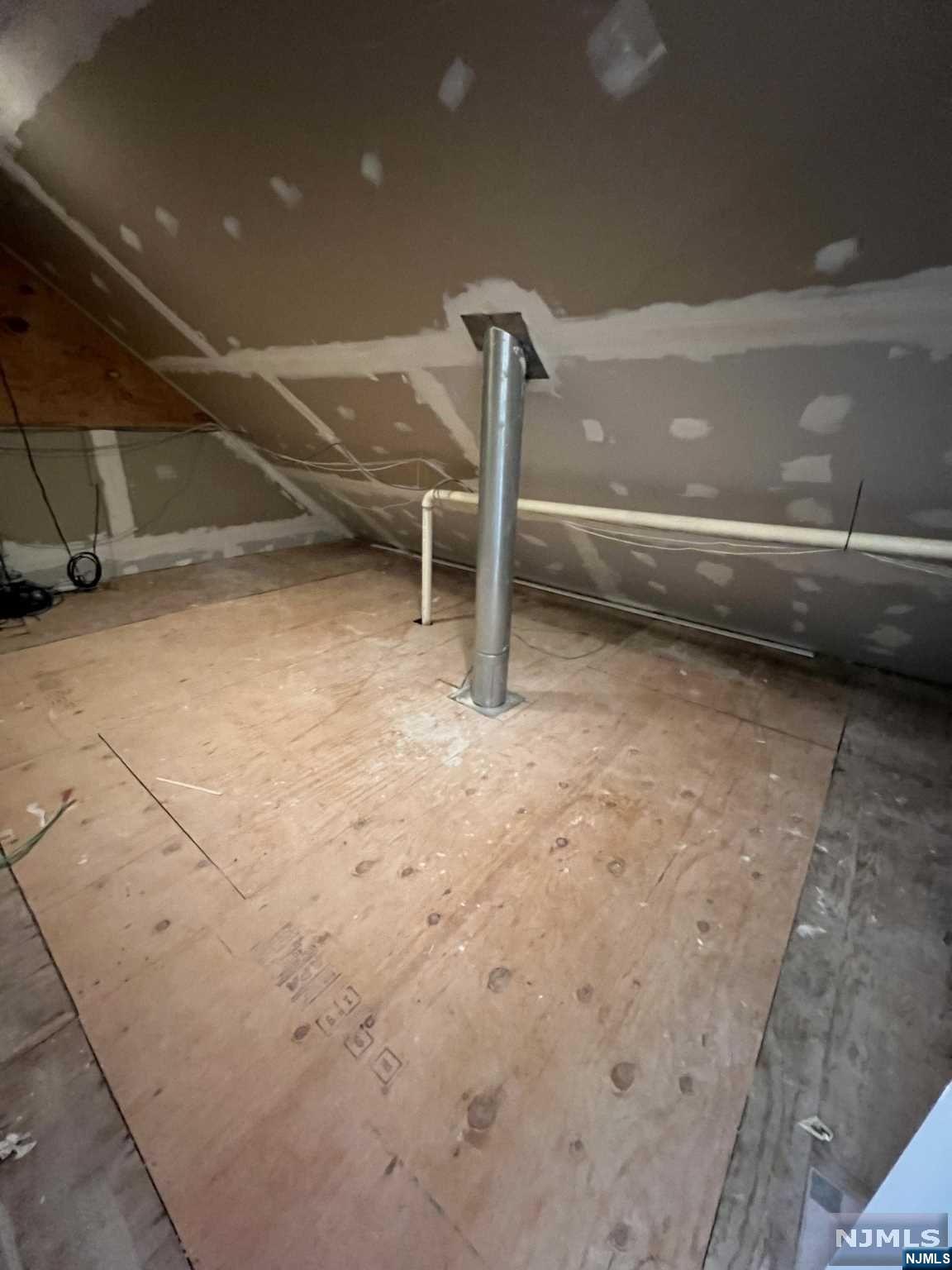 40 Tillman Street Unit: 2nd FLOOR