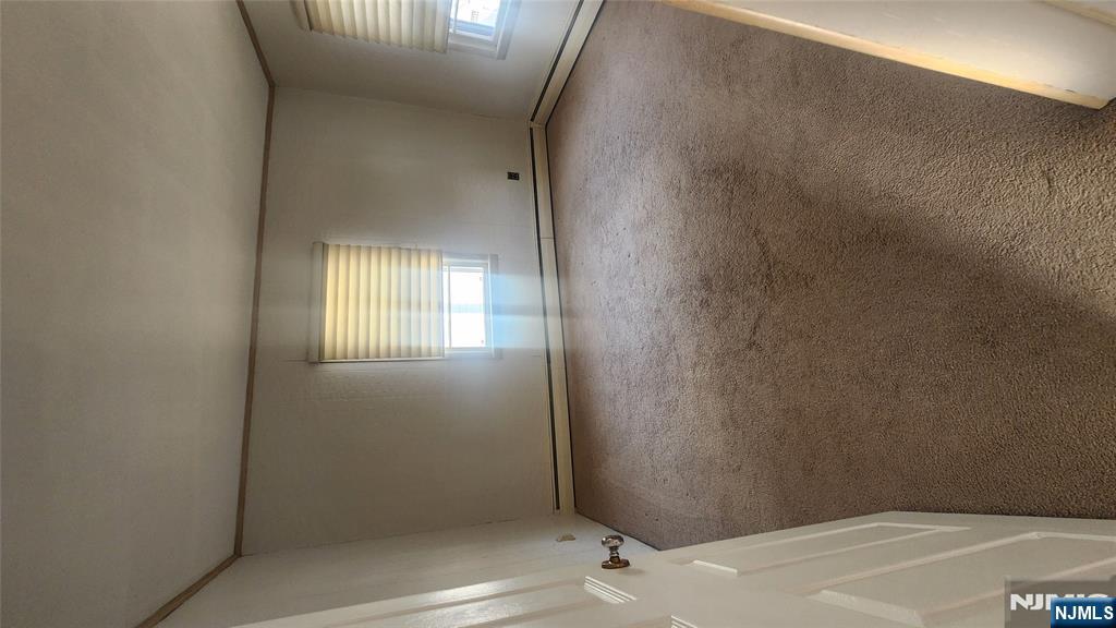 258 Everett Apt 1