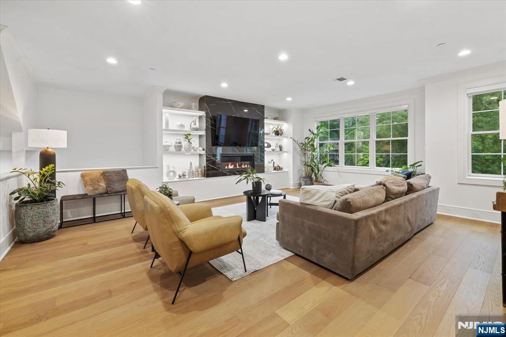 110 Mason Court 2H