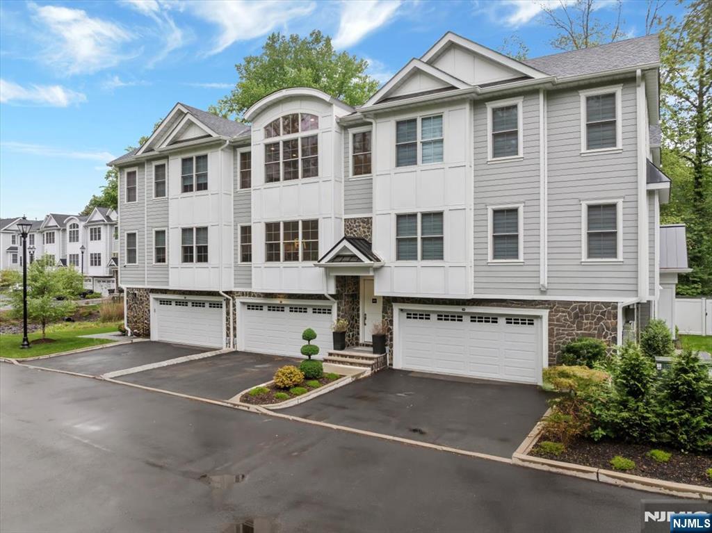110 Mason Court 2H