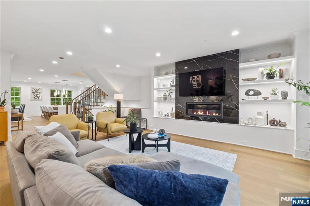 110 Mason Court 2H