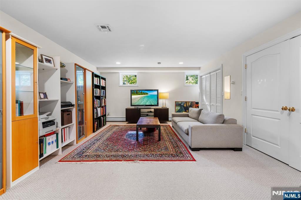 48 Skymark Court