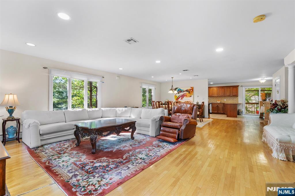 48 Skymark Court