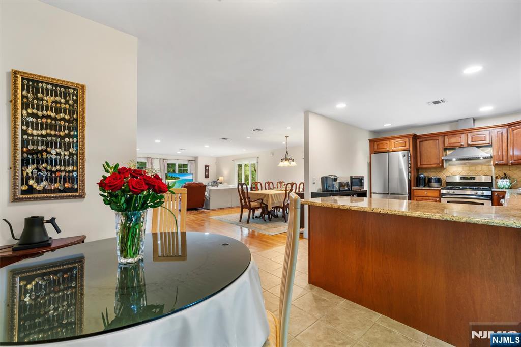 48 Skymark Court