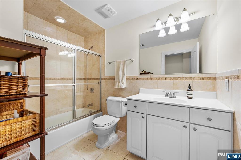 48 Skymark Court