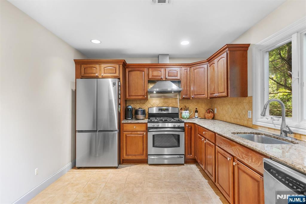 48 Skymark Court
