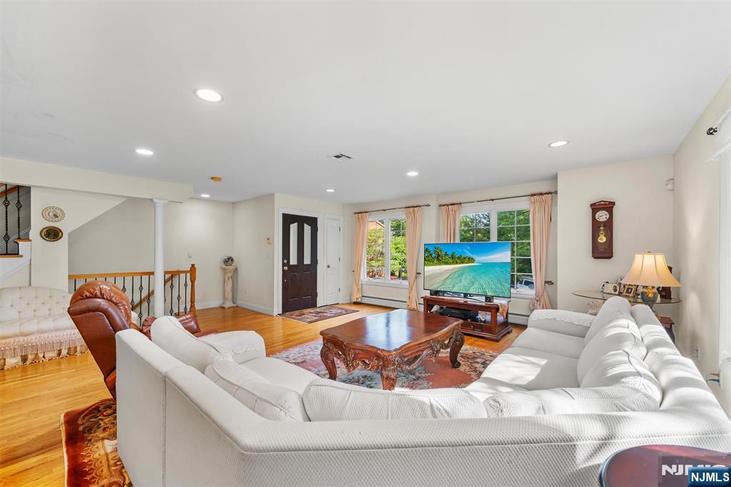 48 Skymark Court