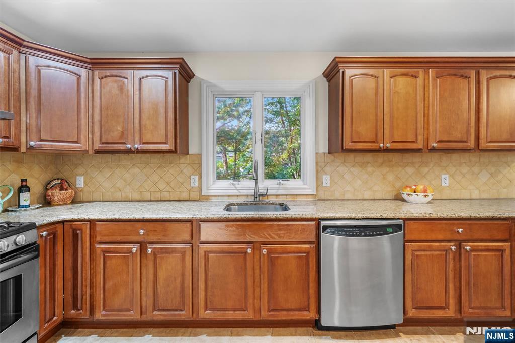 48 Skymark Court
