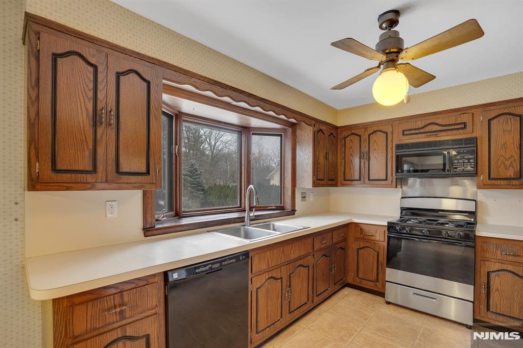 12 W Maple Avenue