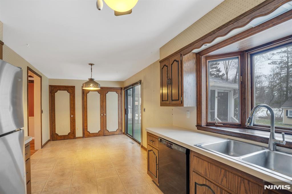 12 W Maple Avenue