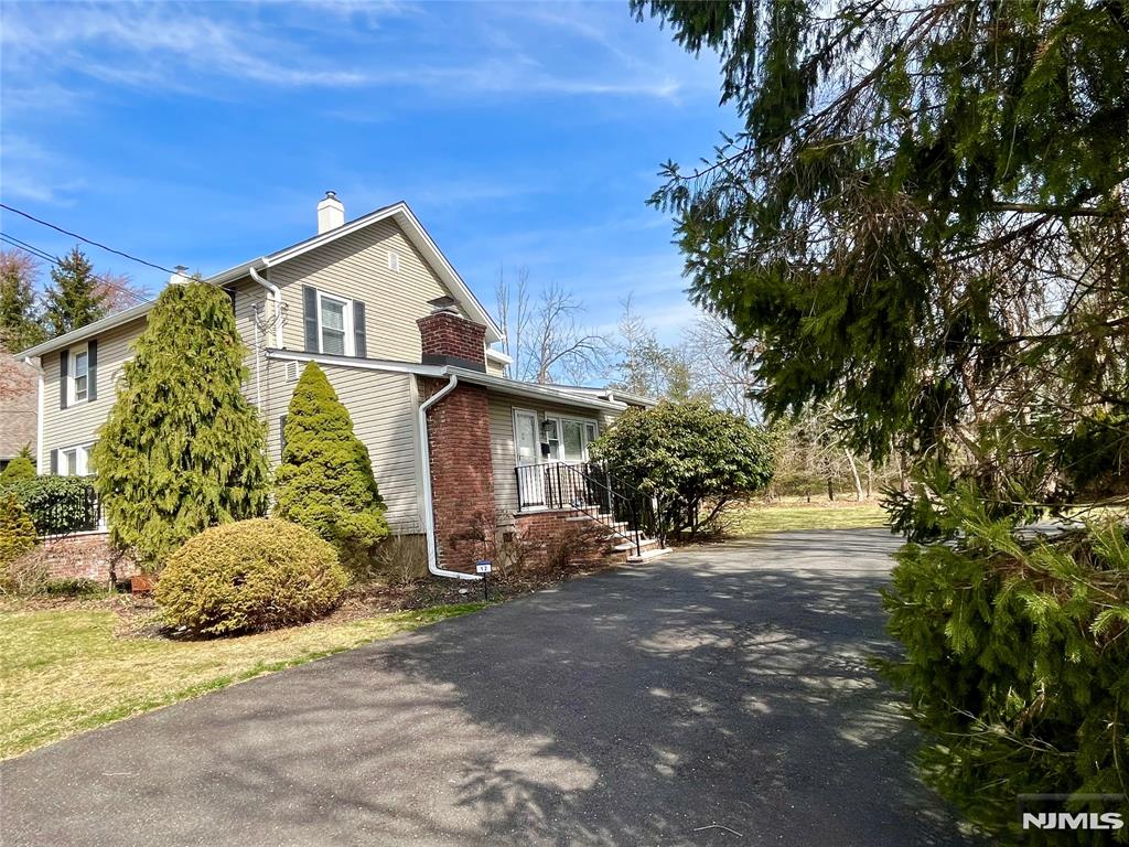12 W Maple Avenue