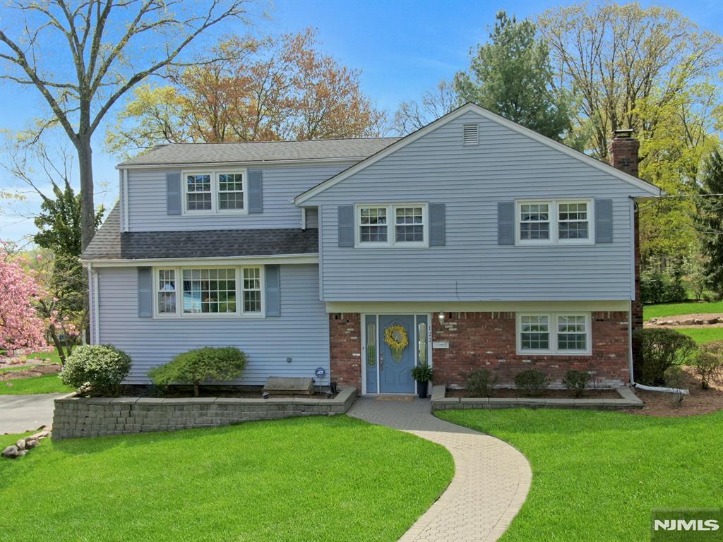 122 Royal Drive
