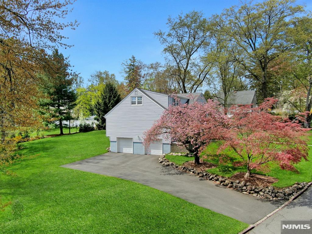 122 Royal Drive