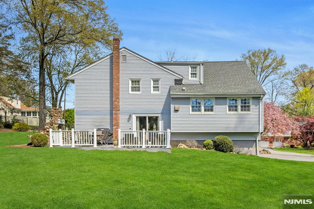 122 Royal Drive
