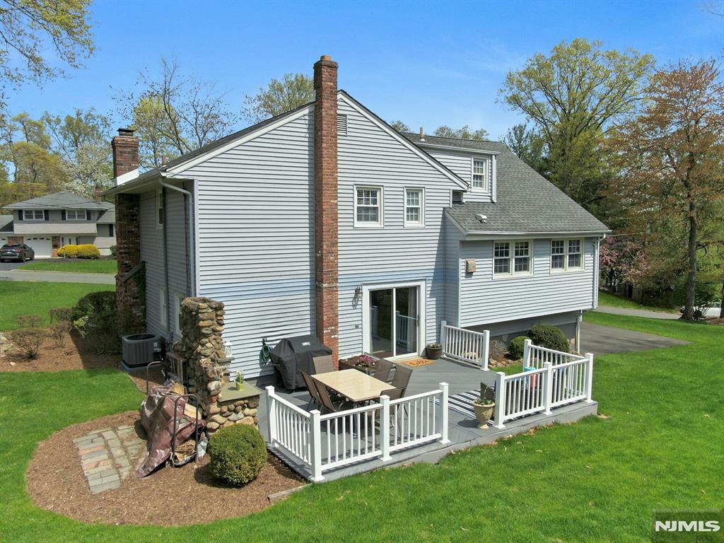 122 Royal Drive