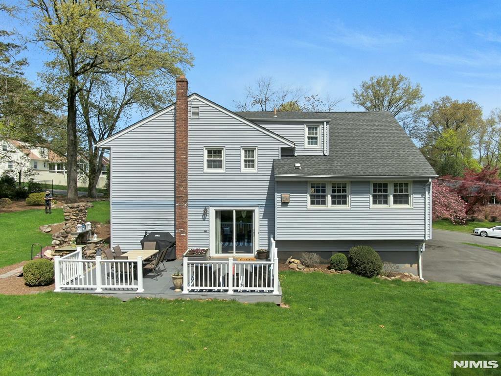 122 Royal Drive