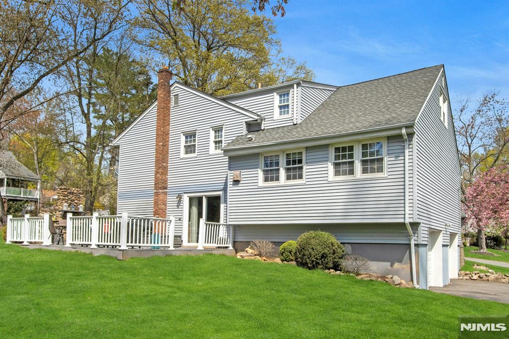 122 Royal Drive