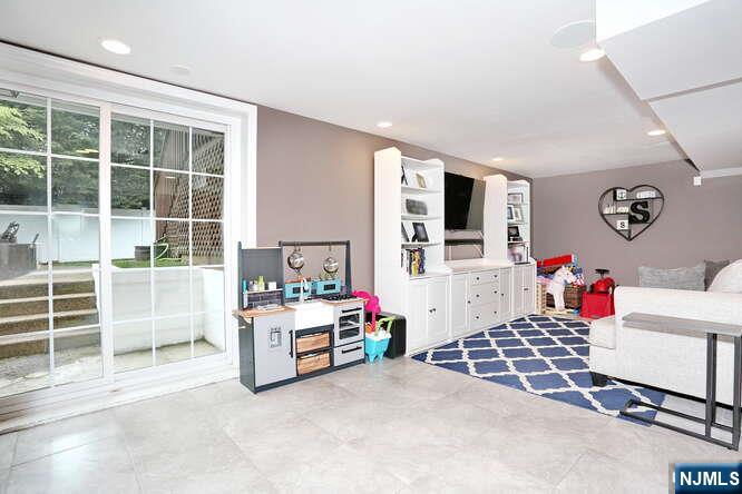 233 Highland Avenue