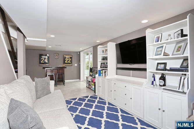 233 Highland Avenue