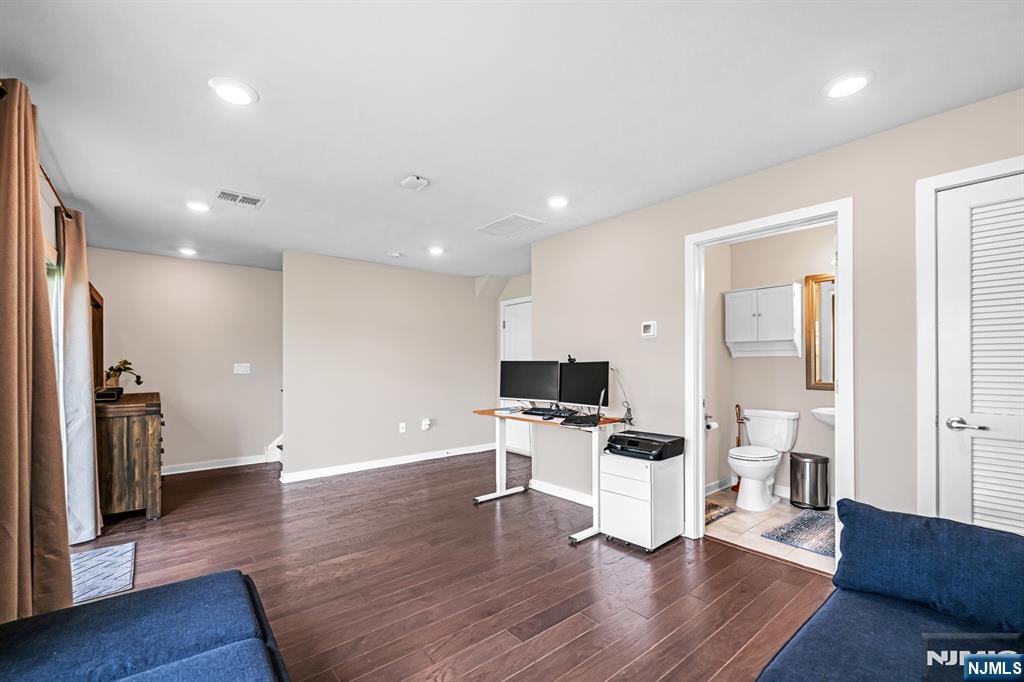 2 Gerhard Place