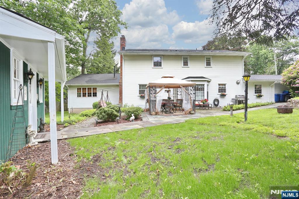 279 Rock Avenue