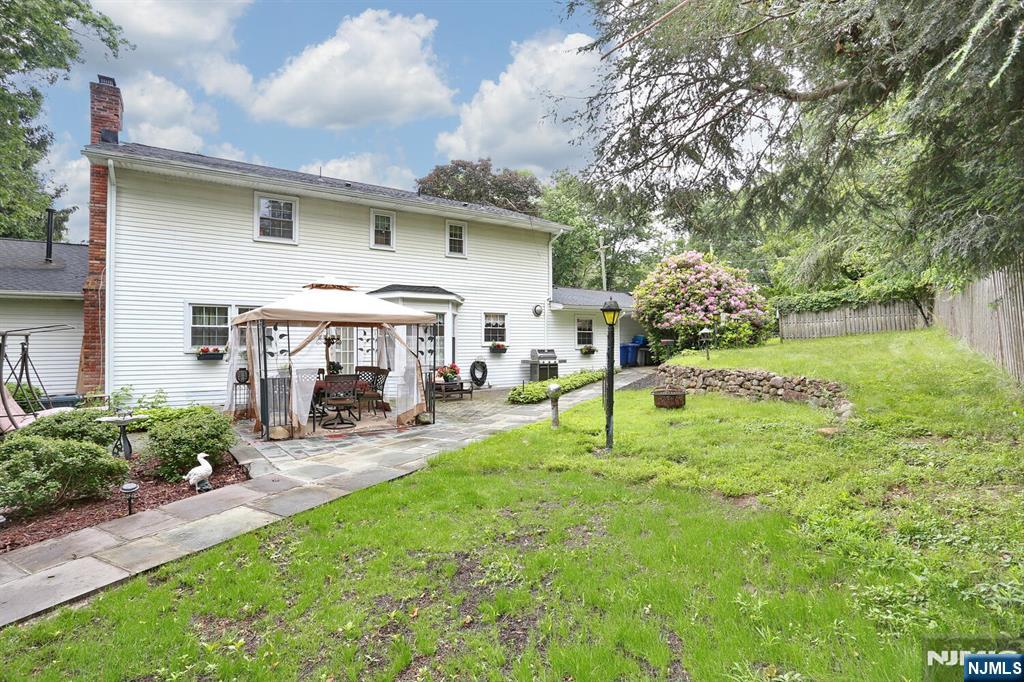 279 Rock Avenue