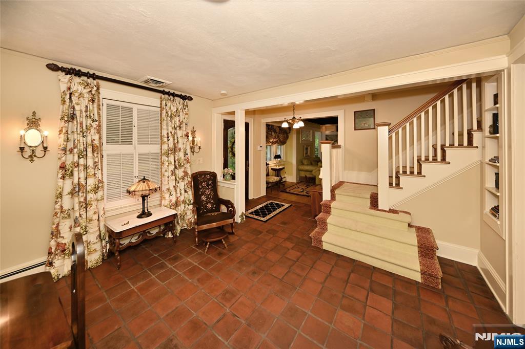 455 Summit Avenue