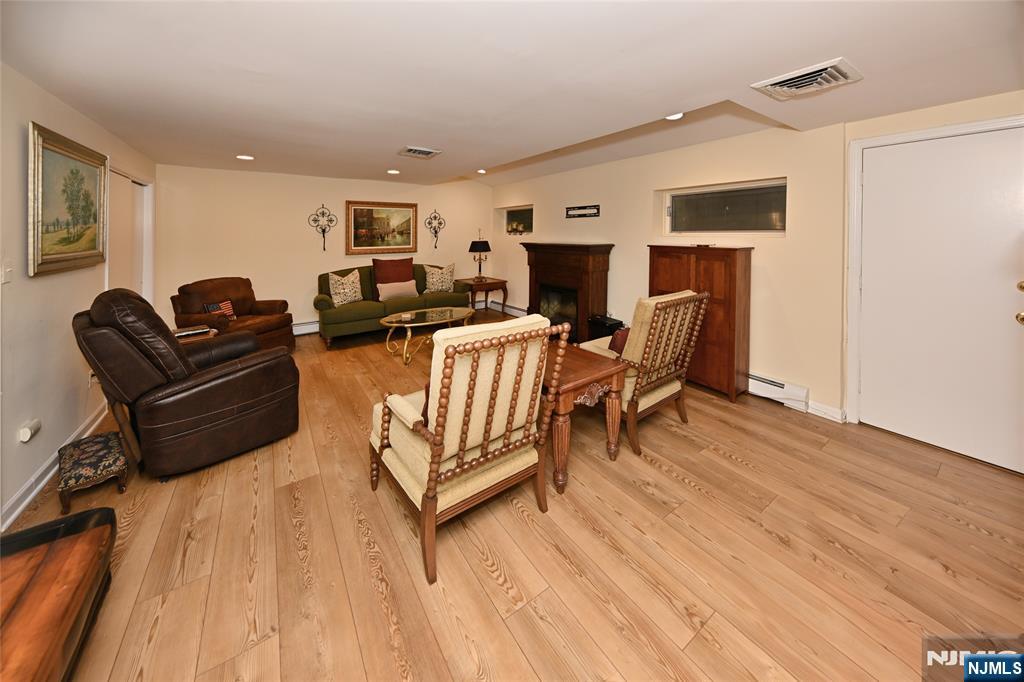 455 Summit Avenue