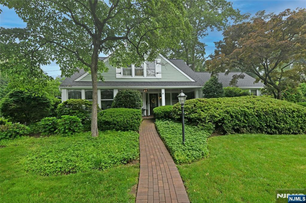 455 Summit Avenue