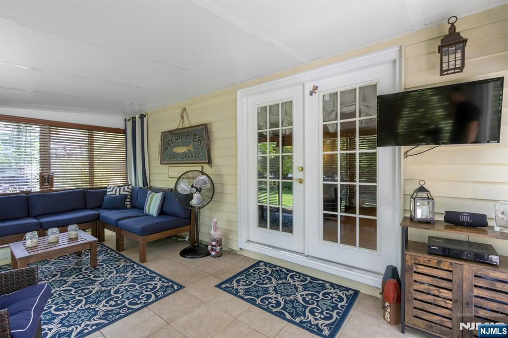 611 Maze Road
