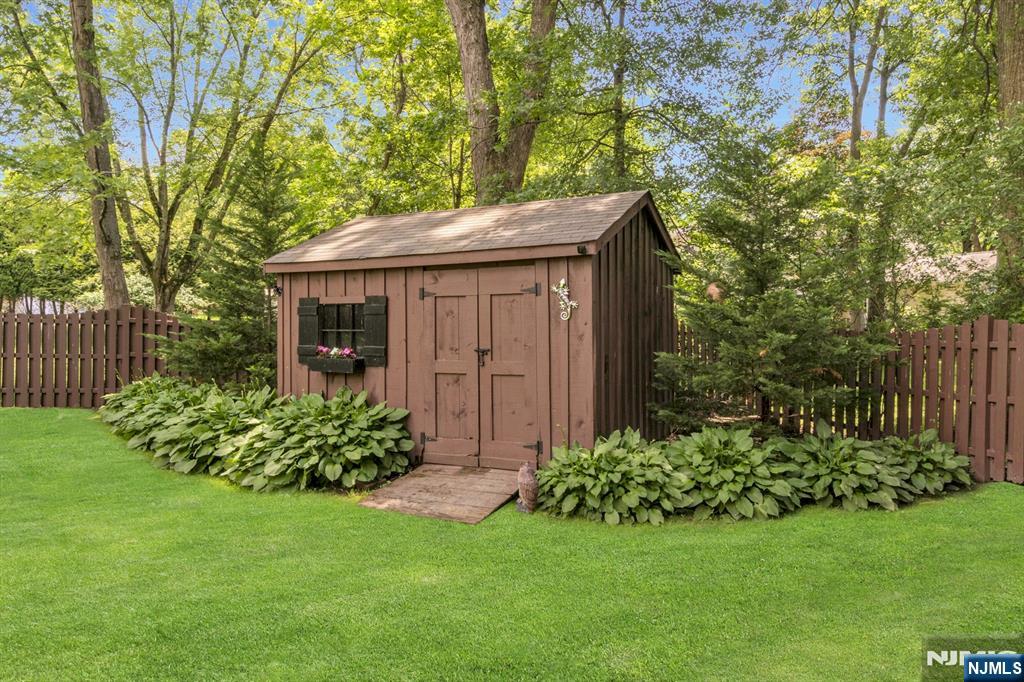 611 Maze Road