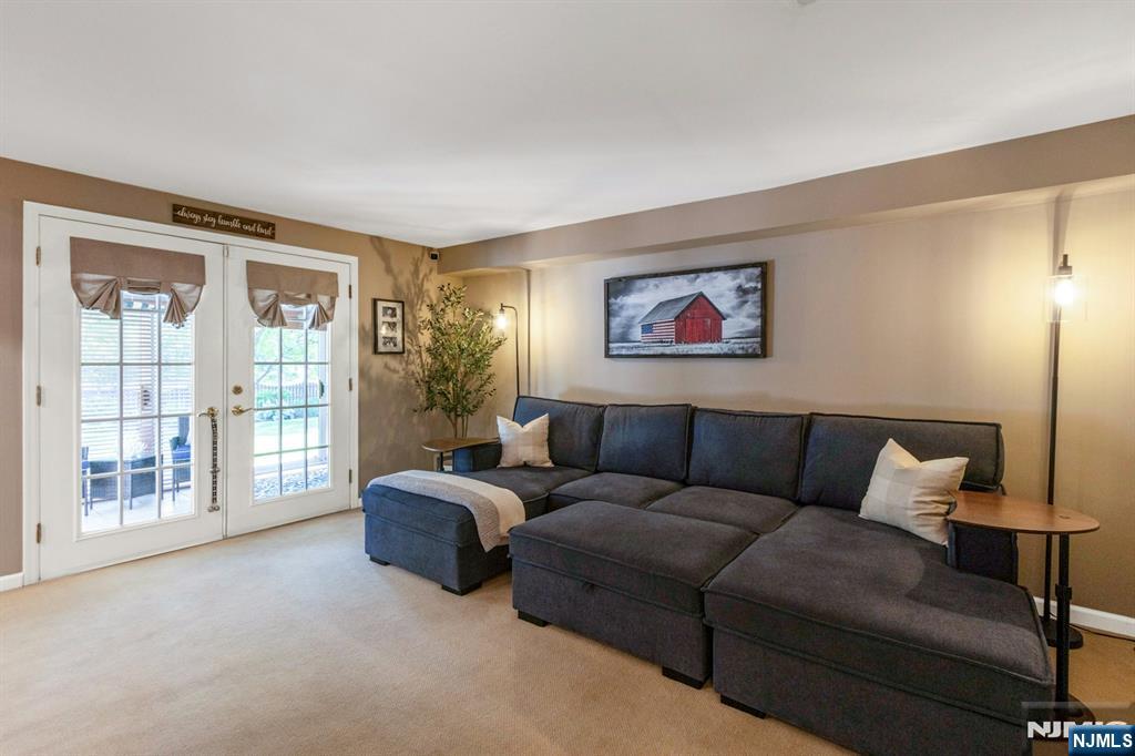 611 Maze Road