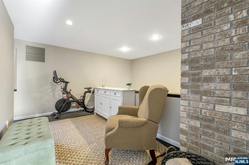 2 Sandburg Court