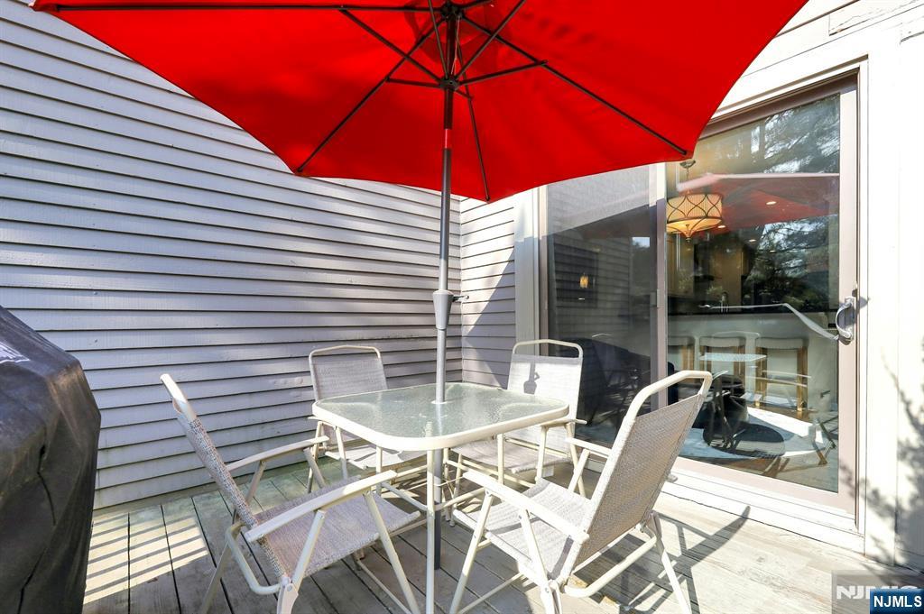 2 Sandburg Court