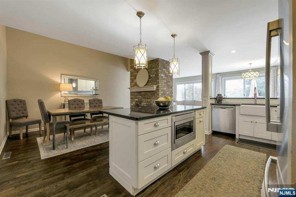 2 Sandburg Court
