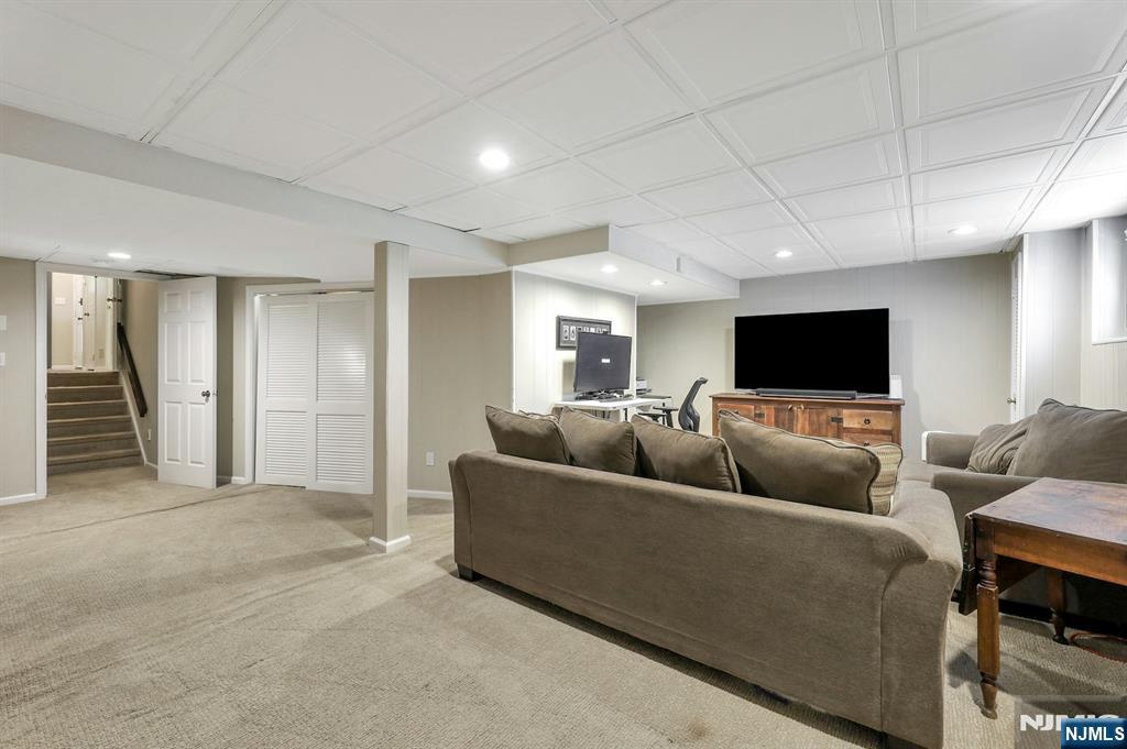 2 Sandburg Court