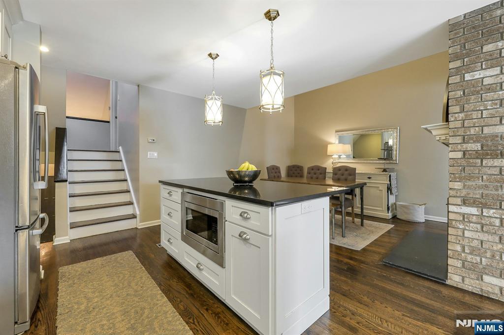 2 Sandburg Court