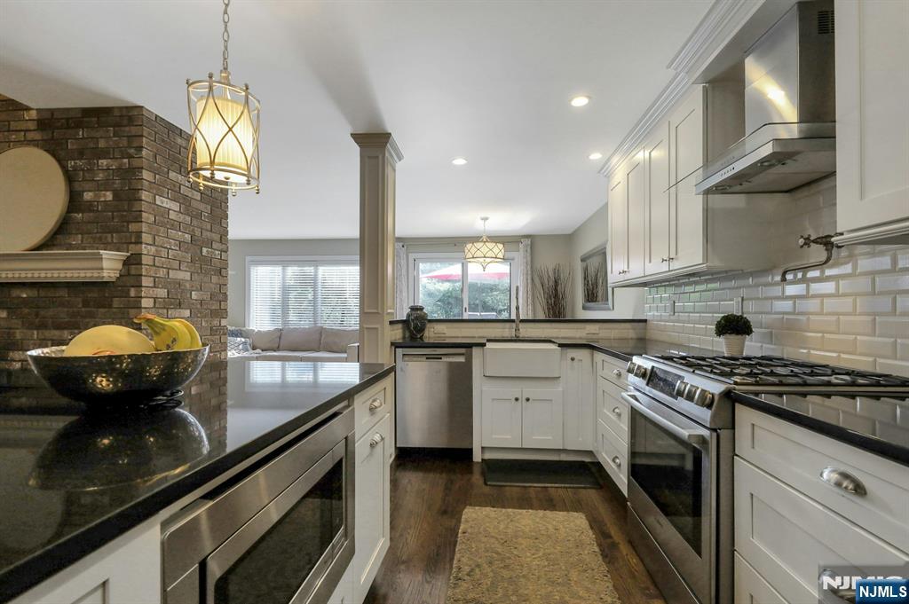 2 Sandburg Court