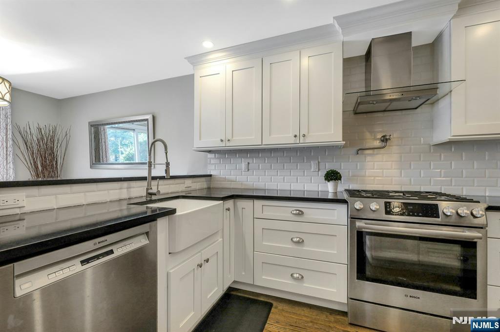 2 Sandburg Court