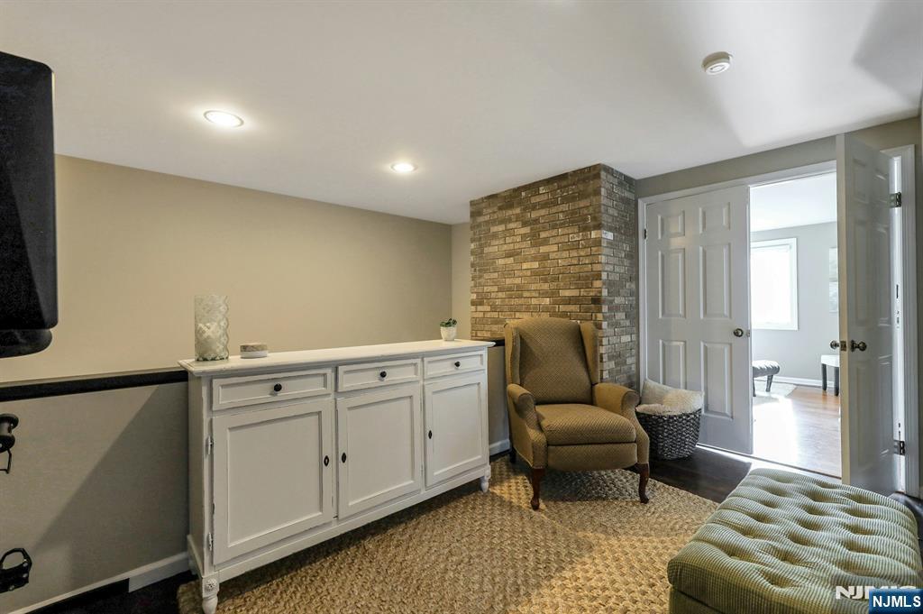 2 Sandburg Court