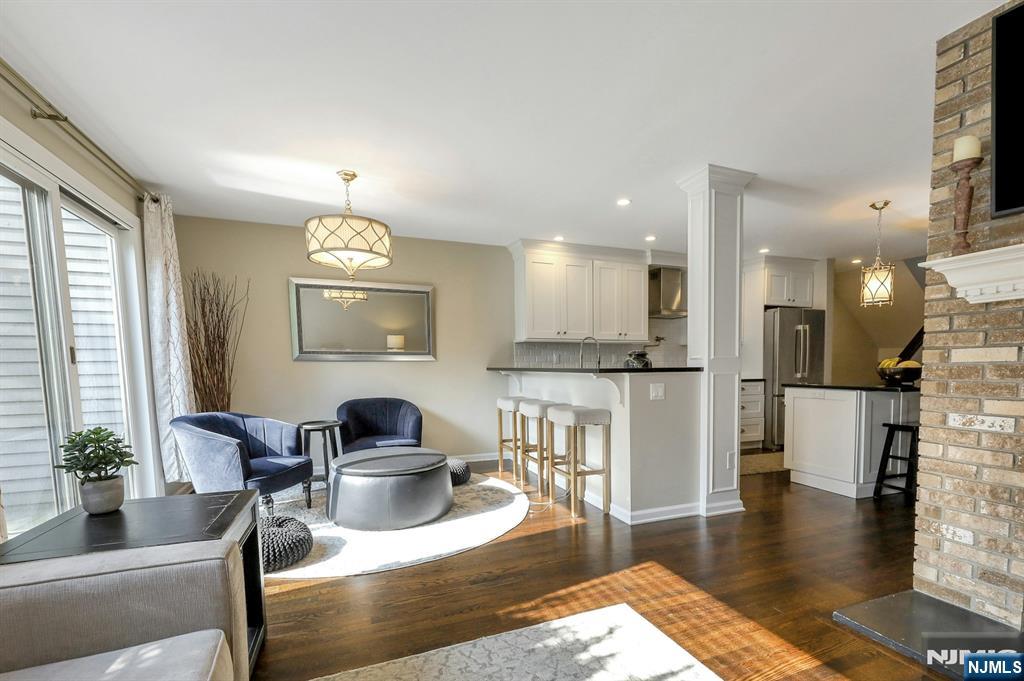 2 Sandburg Court