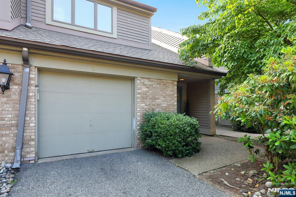 2 Sandburg Court