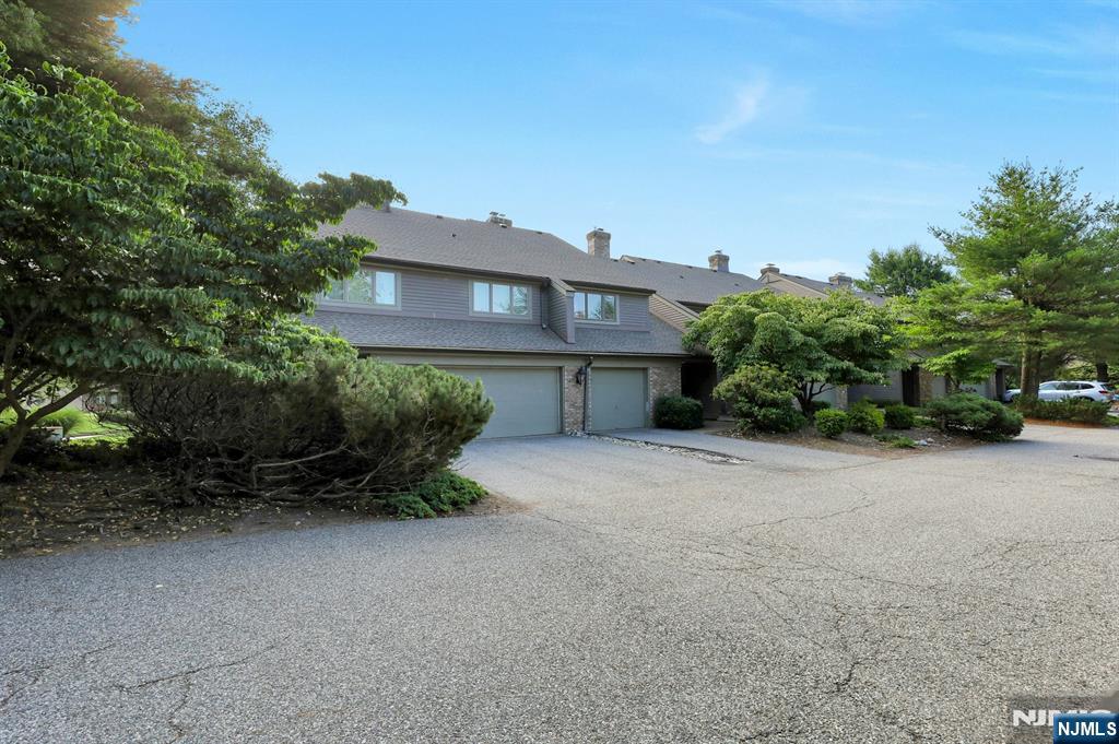 2 Sandburg Court