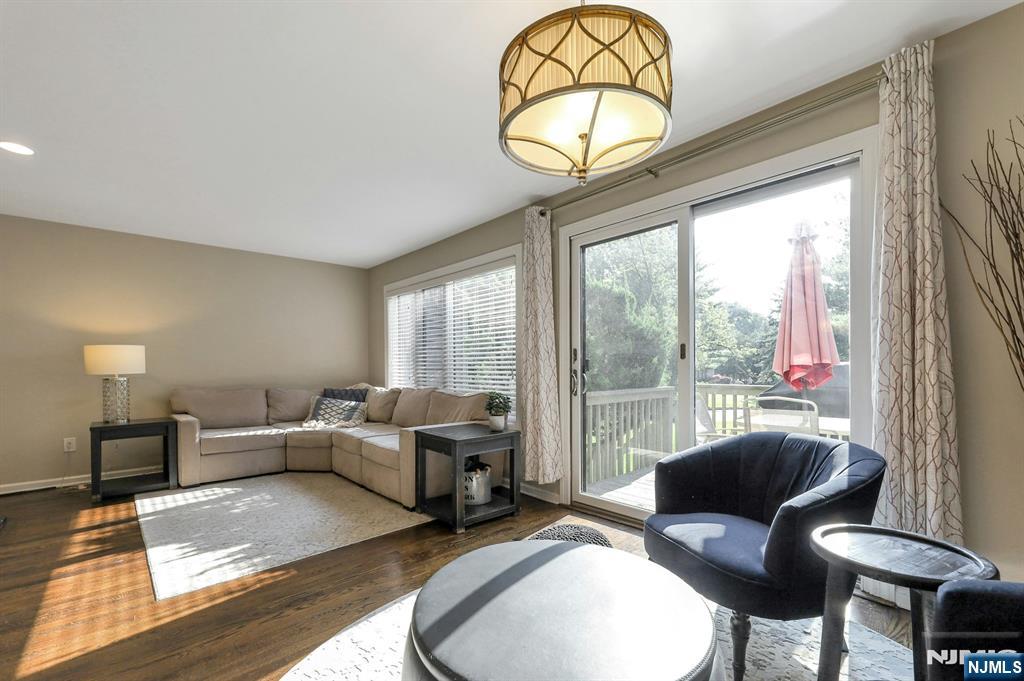2 Sandburg Court