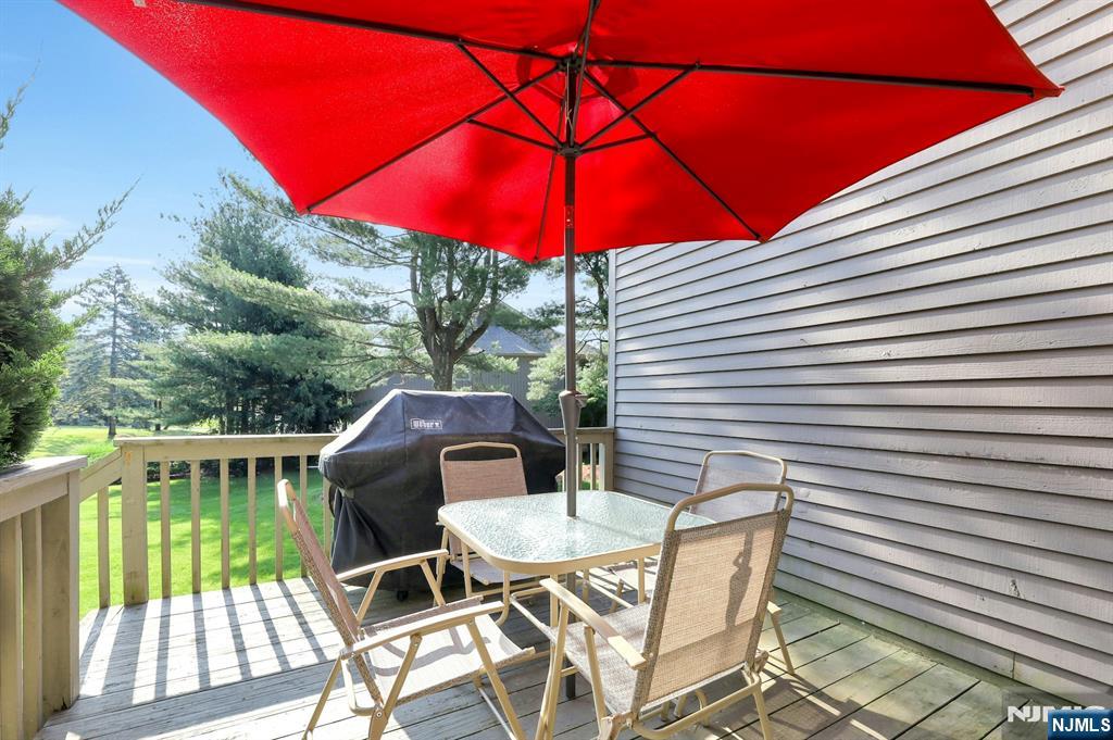 2 Sandburg Court