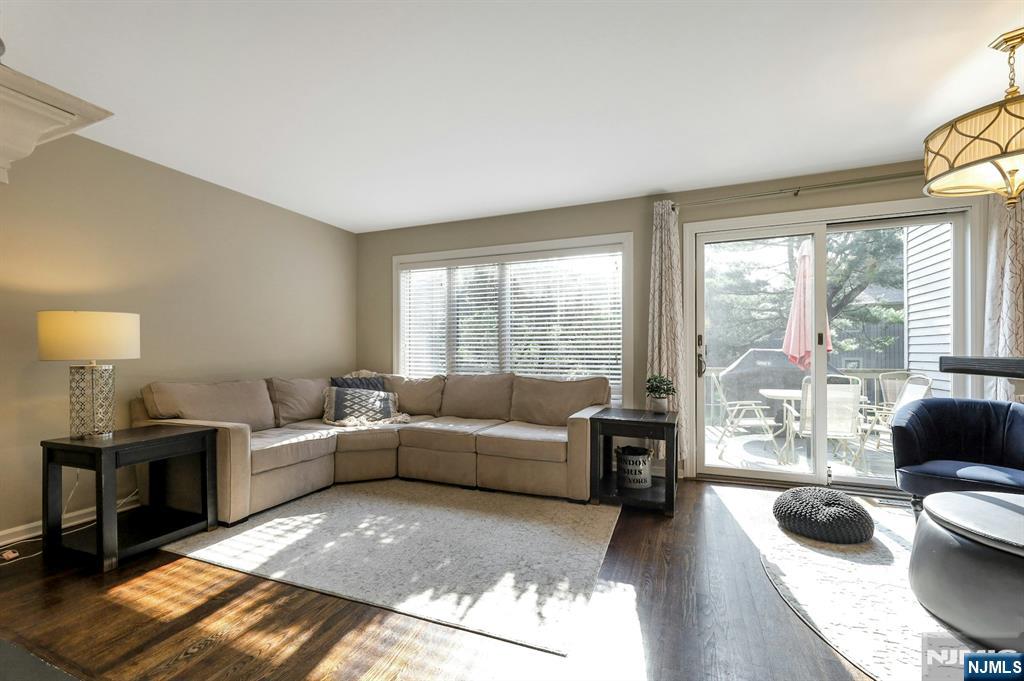 2 Sandburg Court